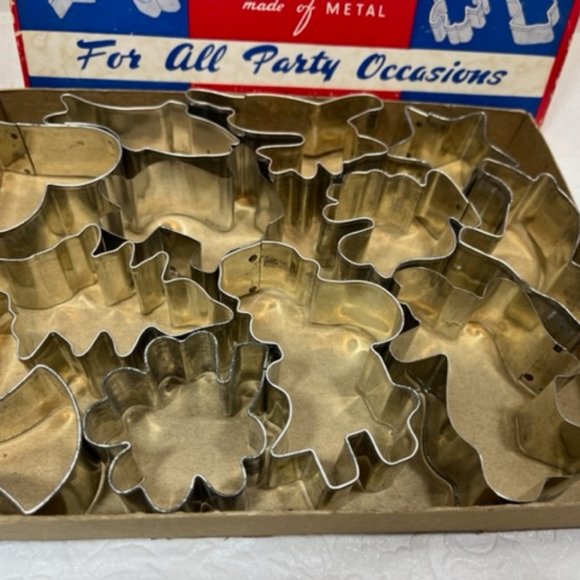 VTG Cookie Cutters (12) Made Of Metal For All Party Occasions ORIGINAL Box - Picture 4 of 5